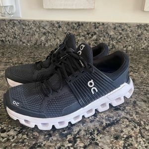 Womens on running size 9